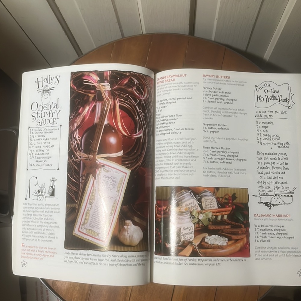 3 Goose Berry Patch Christmas cookbooks - Picture 5 of 7